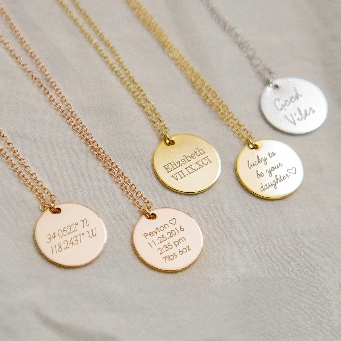 Nomi incisi personalizzati Dat - Birth Flower Necklace recensione e prezzo